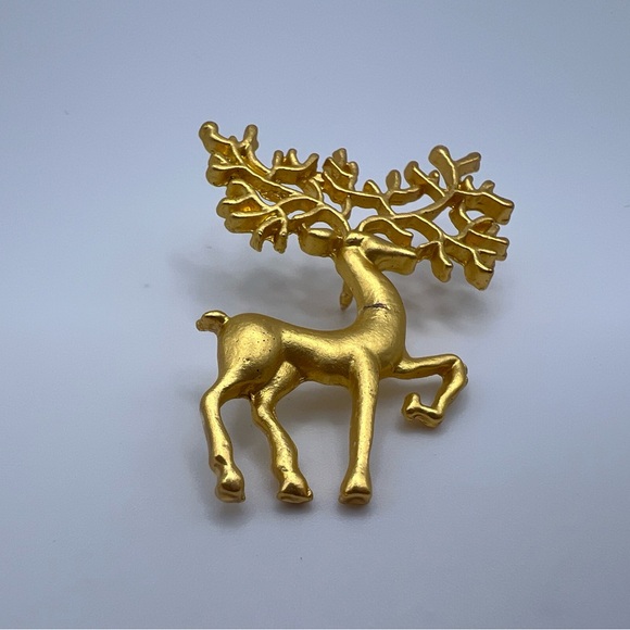 Reindeer or Deer Gold Tone Brooch Pin - Picture 1 of 2